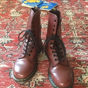 Dr. Martens – 10-Eye Oxblood Boots